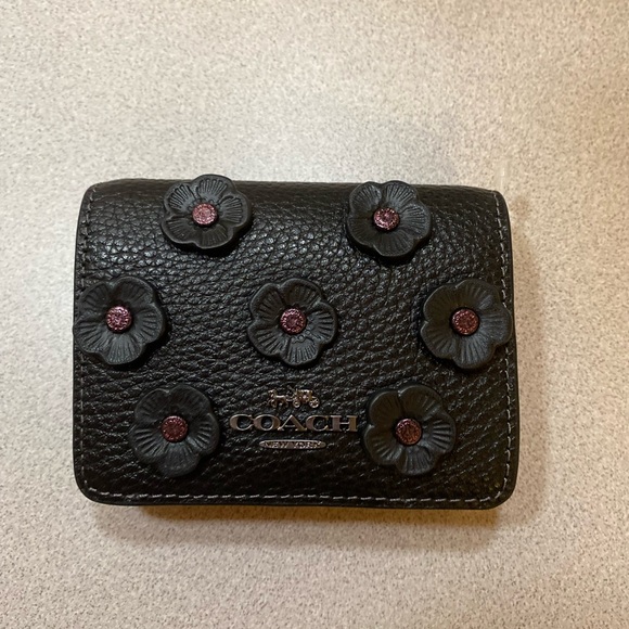 Coach Mini Wallet On A Chain With Floral Applique - Picture 3 of 11